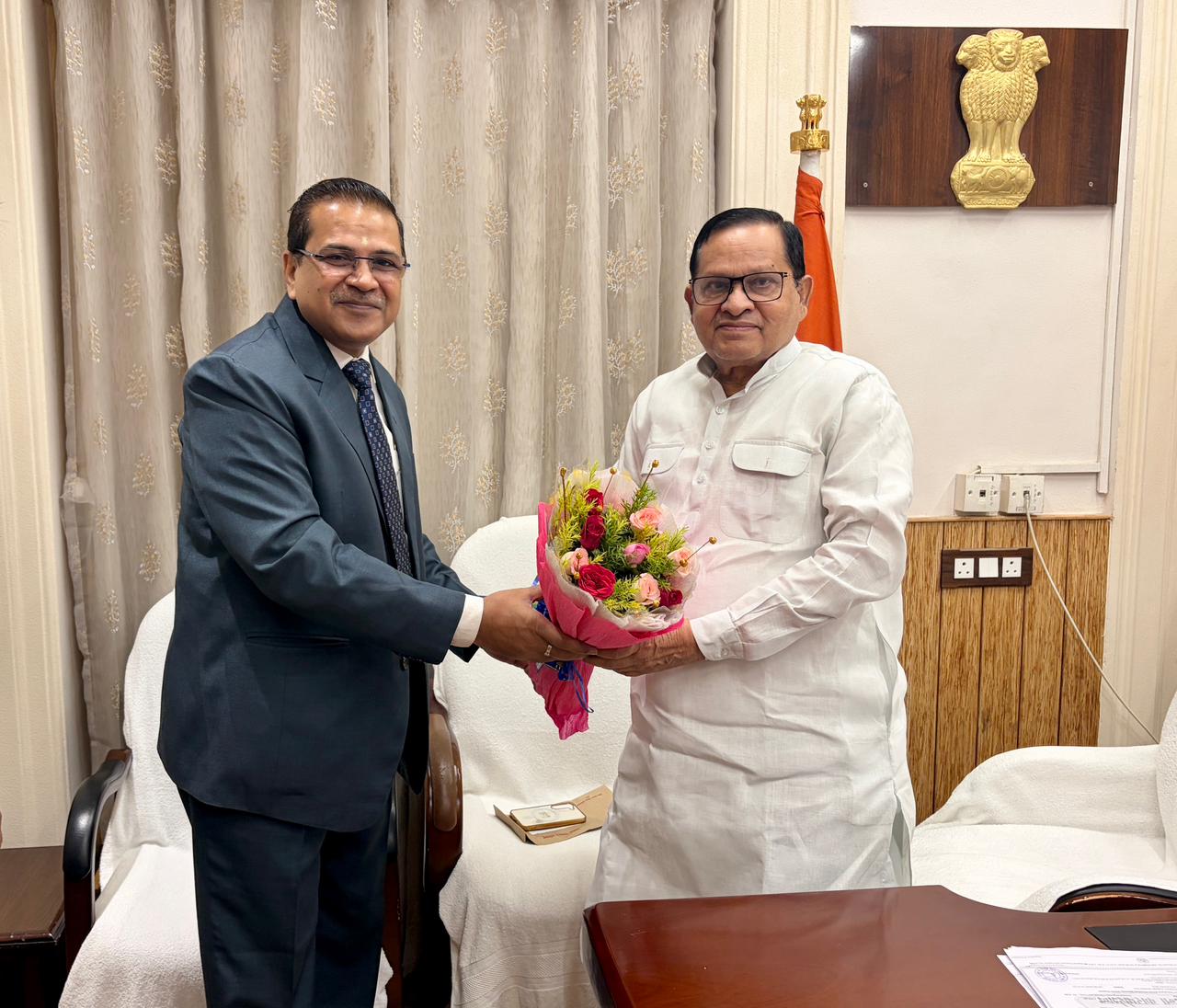 बिहार विधान परिषद् के नव नियुक्त सचिव श्री शिव गोपाल मिश्रा ने बिहार विधान परिषद् के माननीय सभापति श्री अवधेश नारायण सिंह से शिष्टाचार भेंट की।