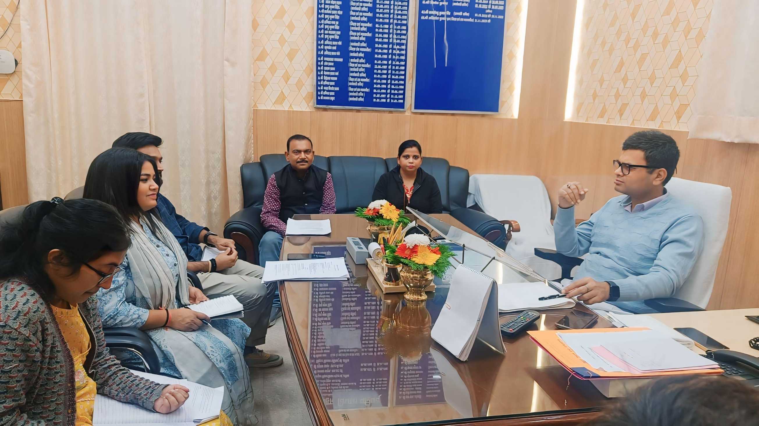 नीति आयोग के निर्देश और संसदीय कार्य मंत्रालय, भारत सरकार की अनुशंसा पर बिहार विधान परिषद् में नेशनल ई-विधान एप्लिकेशन (नेवा) का मूल्यांकन करने आई 'GRAAM' की विशेष समिति की विधान परिषद् के सचिव, श्री अखिलेश कुमार झा के साथ बैठक।